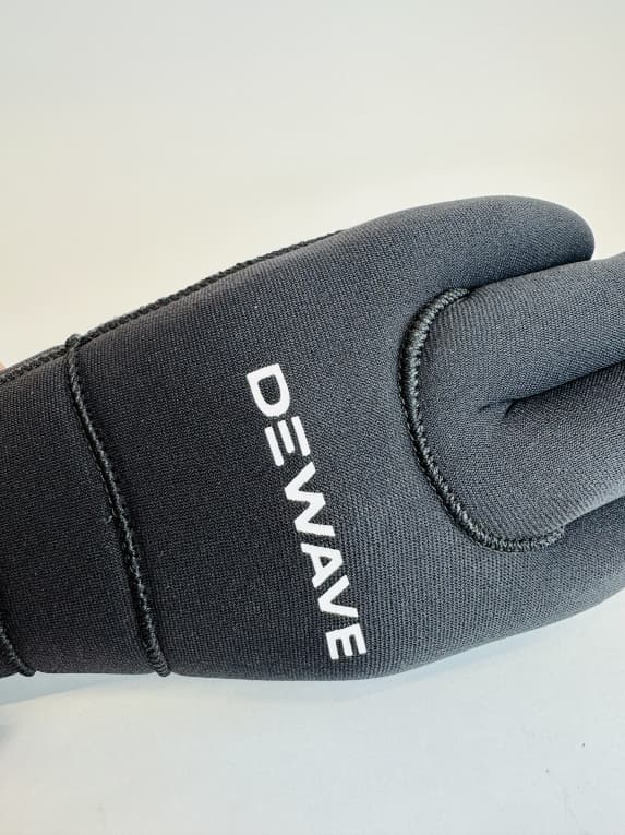 Неопреновые перчатки 5 мм чёрные Dewave100