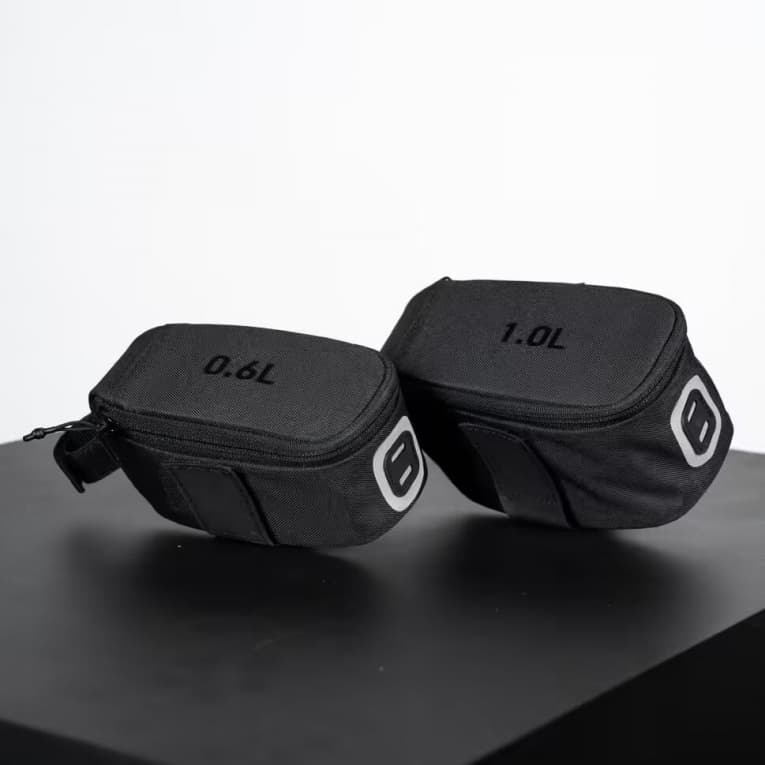 Сумка подседельная черная Riveside 700 Easy M
