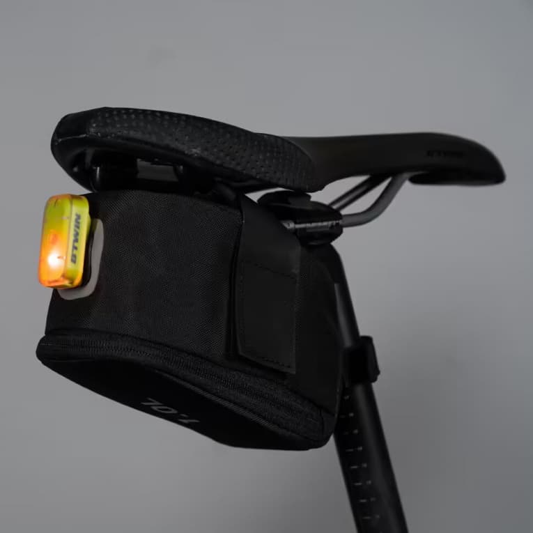 Сумка подседельная черная Riveside 700 Easy L