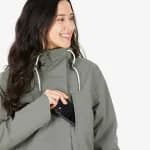 Куртка походная водонепроницаемая женская серая Quechua NH550