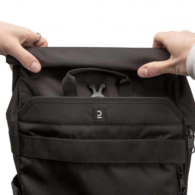 Рюкзак для скейтборда черный Oxelo Rolltop BP500