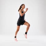 Майка для бега бесшовная женская черная Kiprun Run 500 Comfort