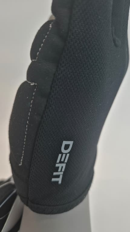 Перчатки для фитнеса черные Defit 100
