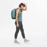 Майка для походов женская бирюзовая Quechua NH500