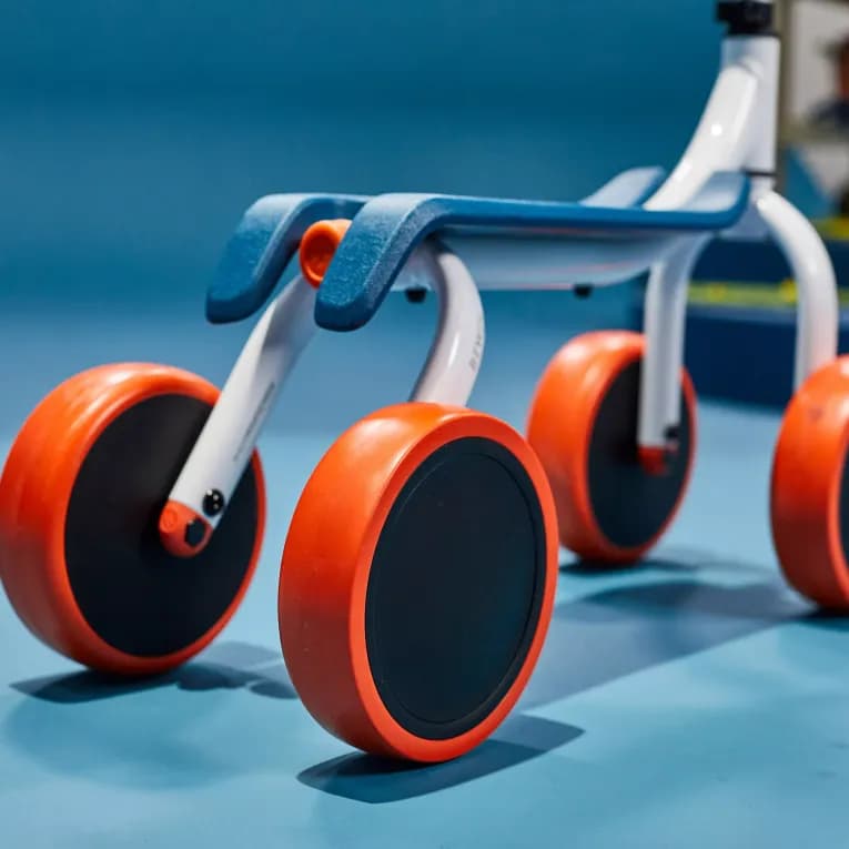 Беговел бело-оранжевый B'Twin 100 RunBike Evolutive