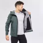Куртка походная мужская хаки Quechua MH500