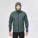 Куртка походная мужская хаки Quechua MH500