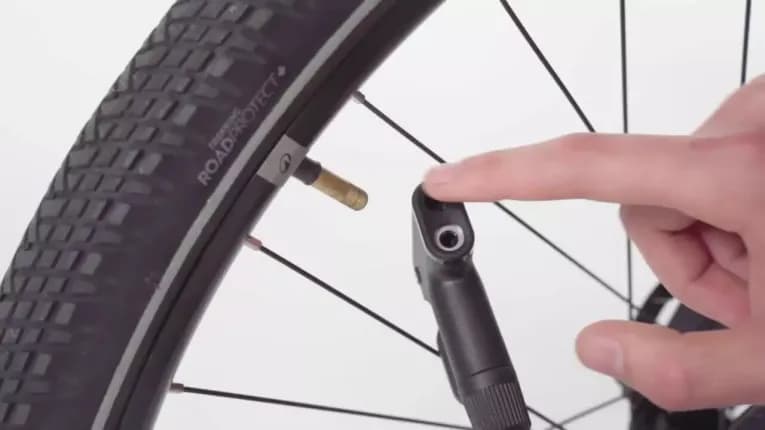 Насос напольный чёрный BTwin 900 MTB