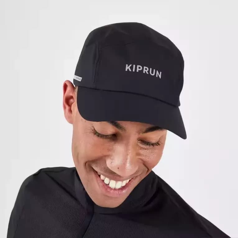 Кепка для бега водоотталкивающая черная Kiprun 5 Panels WR 500