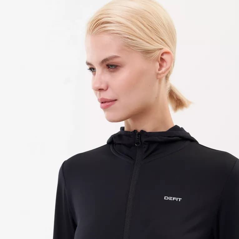 Куртка для бега женская черная Defit Warm 500