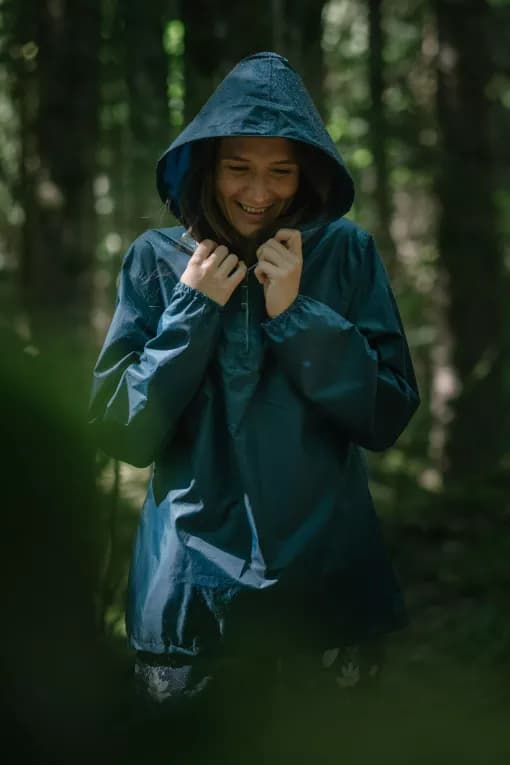 Дождевик походный синий Quechua 100