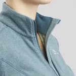 Толстовка для походов флисовая женская синяя Quechua MH120