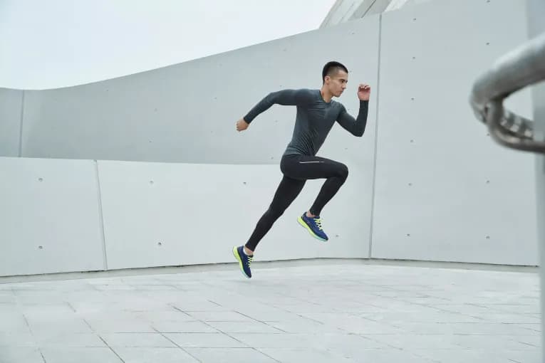 Лонглив для бега мужской серый Kiprun 500