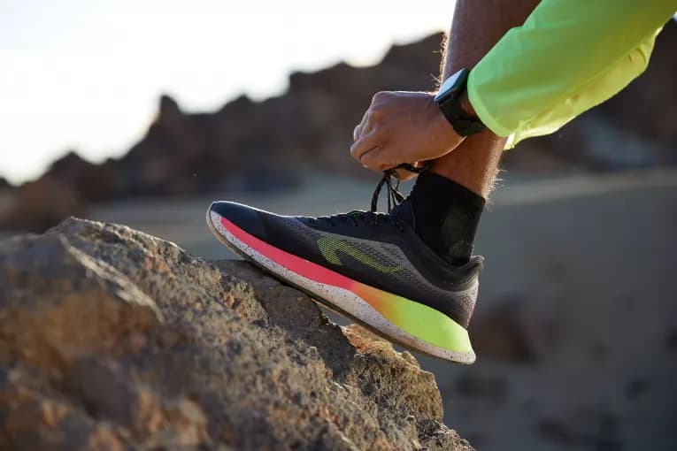 Кроссовки для бега мужские черные Kiprun KD500