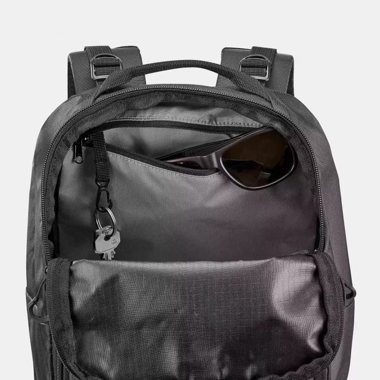 Рюкзак туристический 20 л. чёрный MH100 Quechua