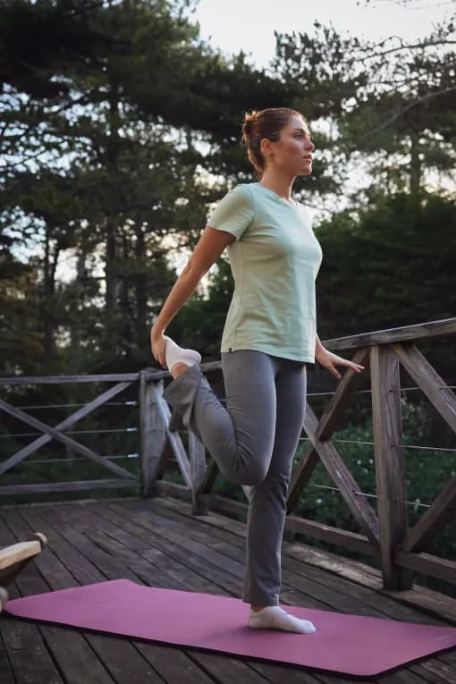 Спортивная футболка для фитнеса женская зеленая Domyos 500