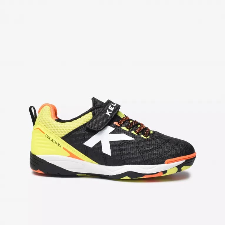 Бутсы футбольные для мальчика чёрные Kelme
