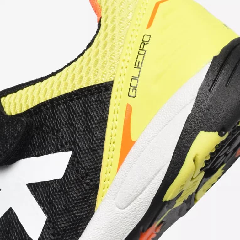 Бутсы футбольные для мальчика чёрные Kelme