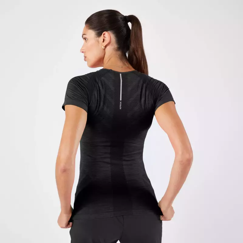 Футболка для бега бесшовная женская черная Kiprun Run 500 Comfort