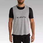 Футбольная манишка для взрослых серая 100 Kipsta
