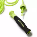 Скакалка с рукояткой из пеноматериала салатовая Domyos 500