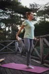 Спортивная футболка для фитнеса женская зеленая Domyos 500
